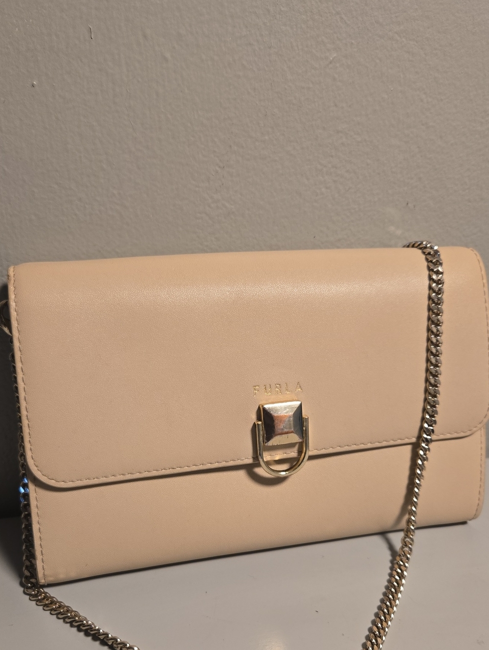 Furla Pale Pink Leather Crossbody Bag with Gold Chain - Picture 2 of 16